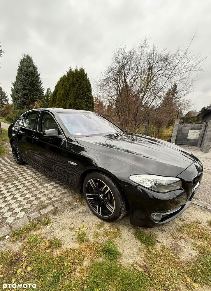 BMW Seria 5 525d xDrive - 14