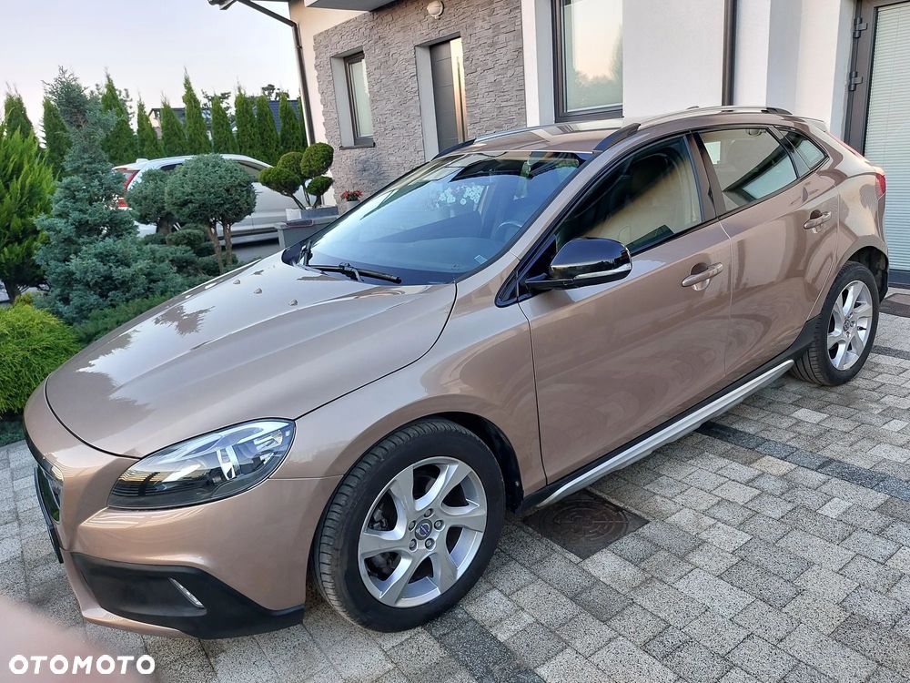 Volvo V40 Cross Country - 11