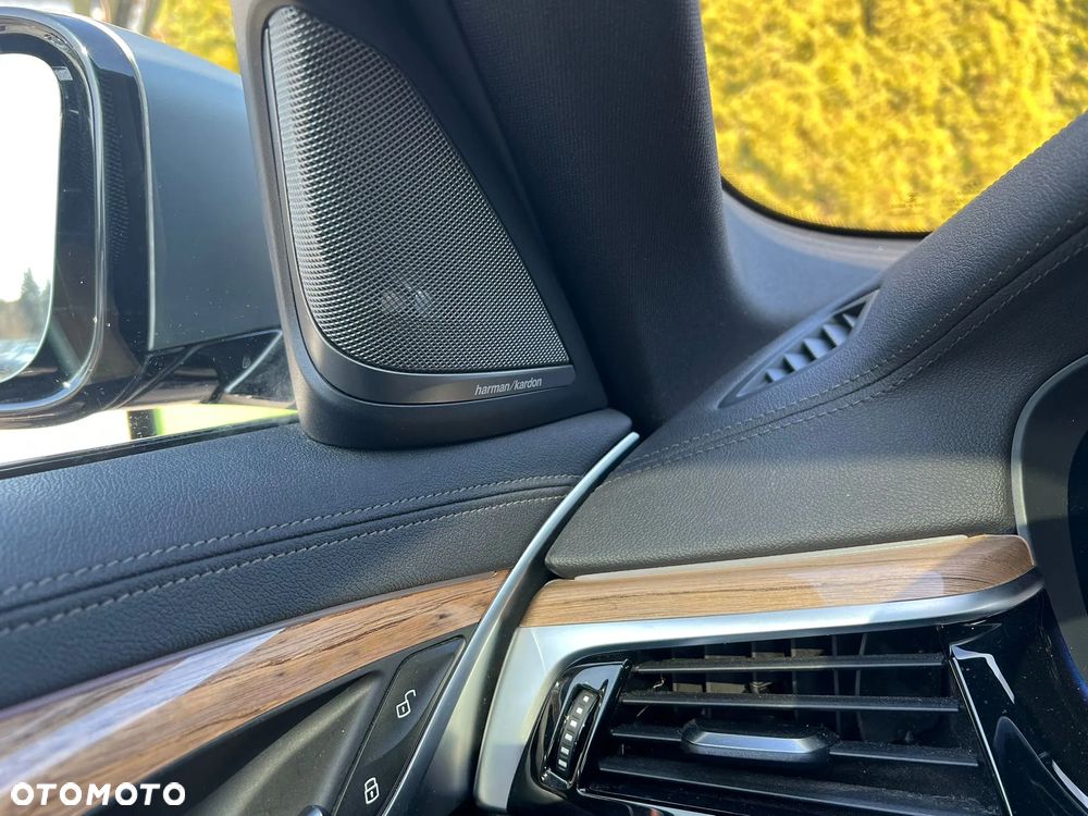 BMW Seria 5 M550i xDrive - 19