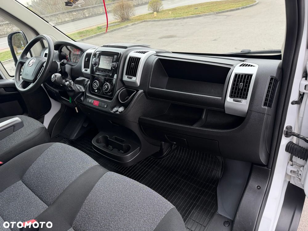 Fiat Ducato Doka 7 osób / Brygadowy / Paka 3.3m / Wzmacniany Maxi Koła 16" / Silnik Iveco 2.3 140km  / Ledy / Bogate wyposażenie / Zadbany jak nowy / 1 Właściciel / Salon PL / FV23% - 32