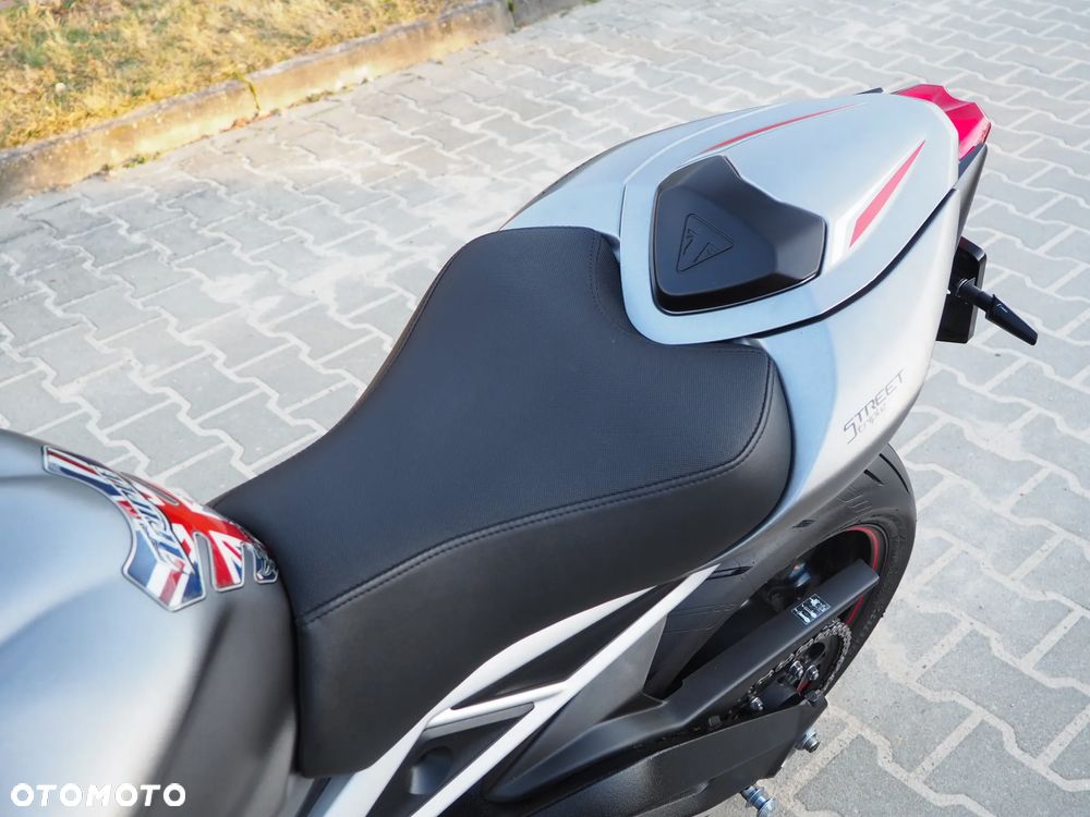 Triumph Street Triple - 36