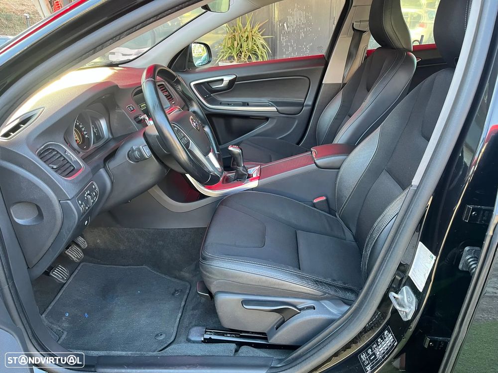 Volvo V60 2.0 D2 Momentum Drive - 11