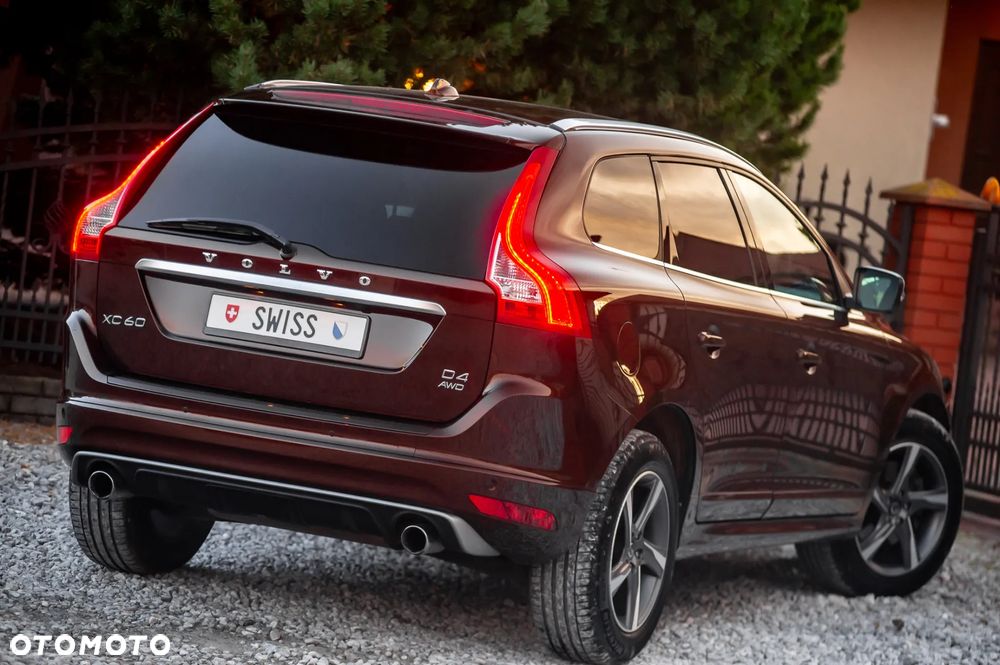 Volvo XC 60 D5 AWD R-Design Momentum - 12