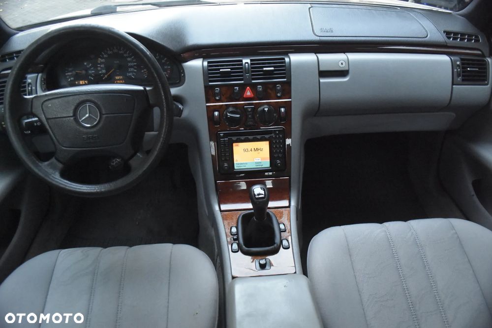 Mercedes-Benz Klasa E 230 Classic - 6
