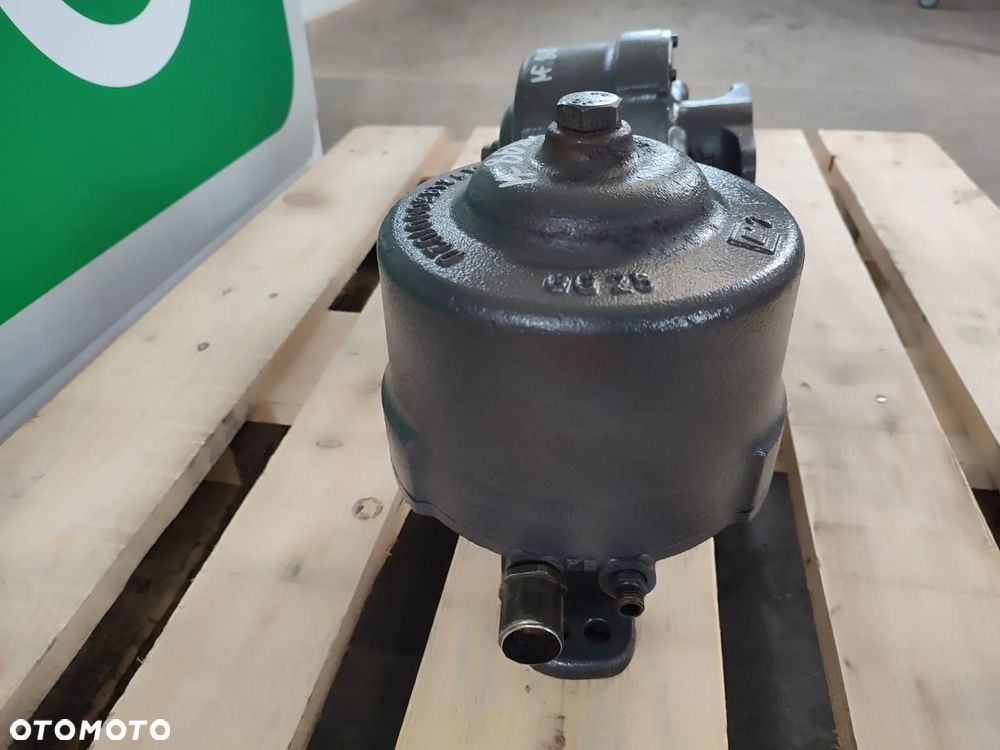 Siłownik hamulca tarczowego tył M731850001010 MASSEY FERGUSON 8690 - 9