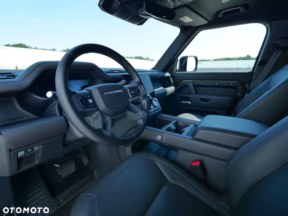 Land Rover Defender - 23