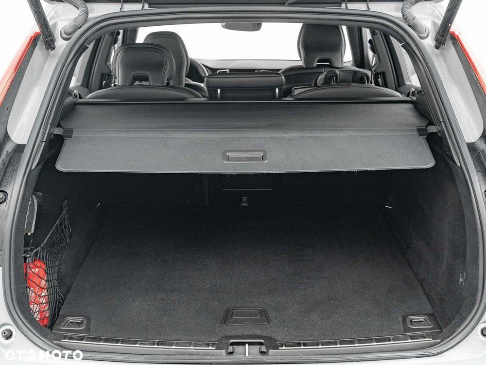 Volvo XC 60 B4 B Plus Dark - 28