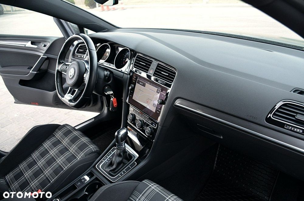 Volkswagen Golf - 21