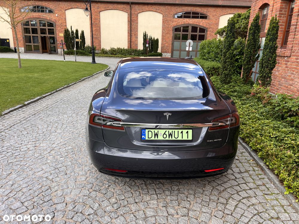 Tesla Model S - 10