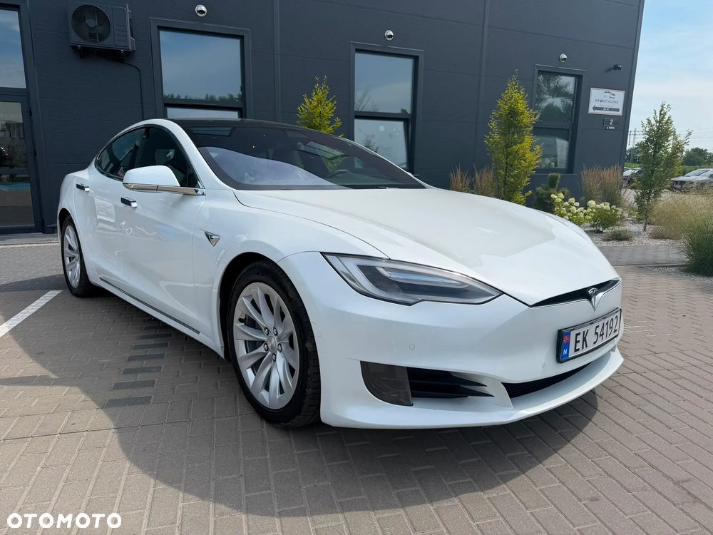 Tesla Model S - 6