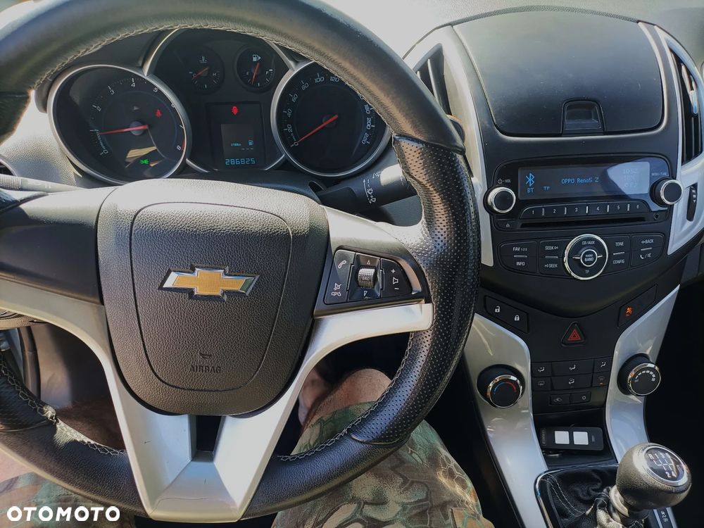Chevrolet Cruze 1.8 LS+ - 12