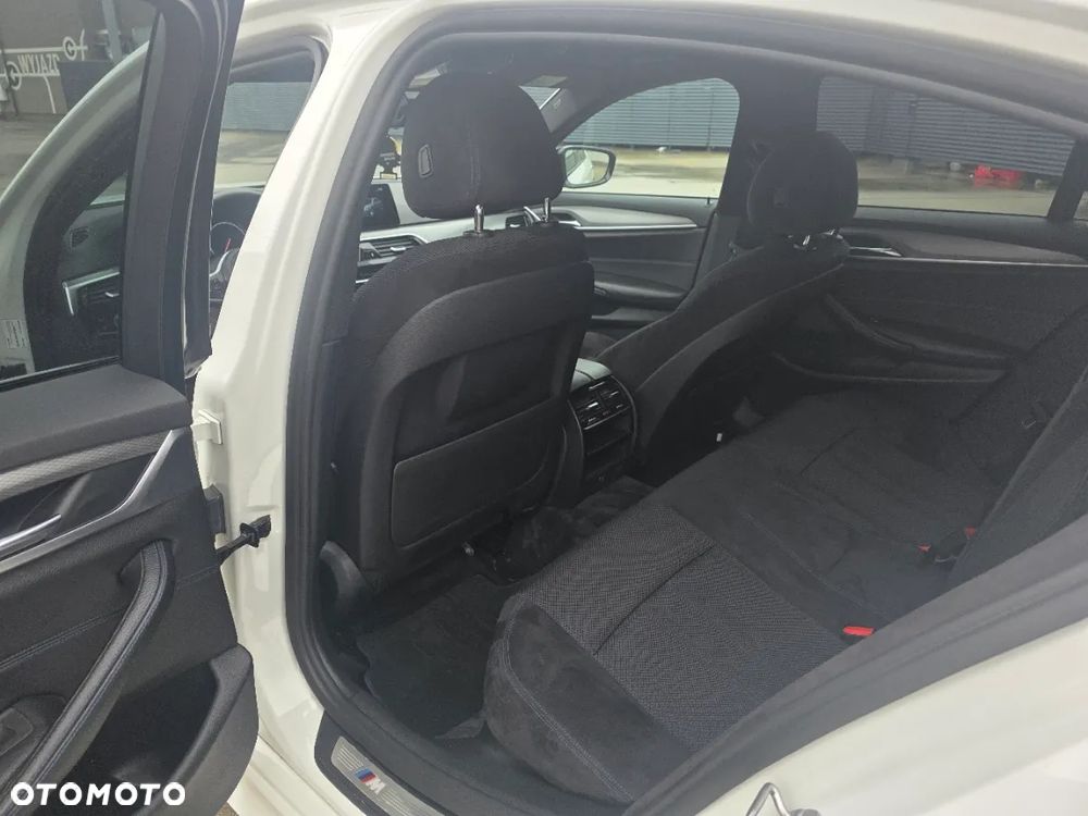 BMW Seria 5 520d xDrive - 10