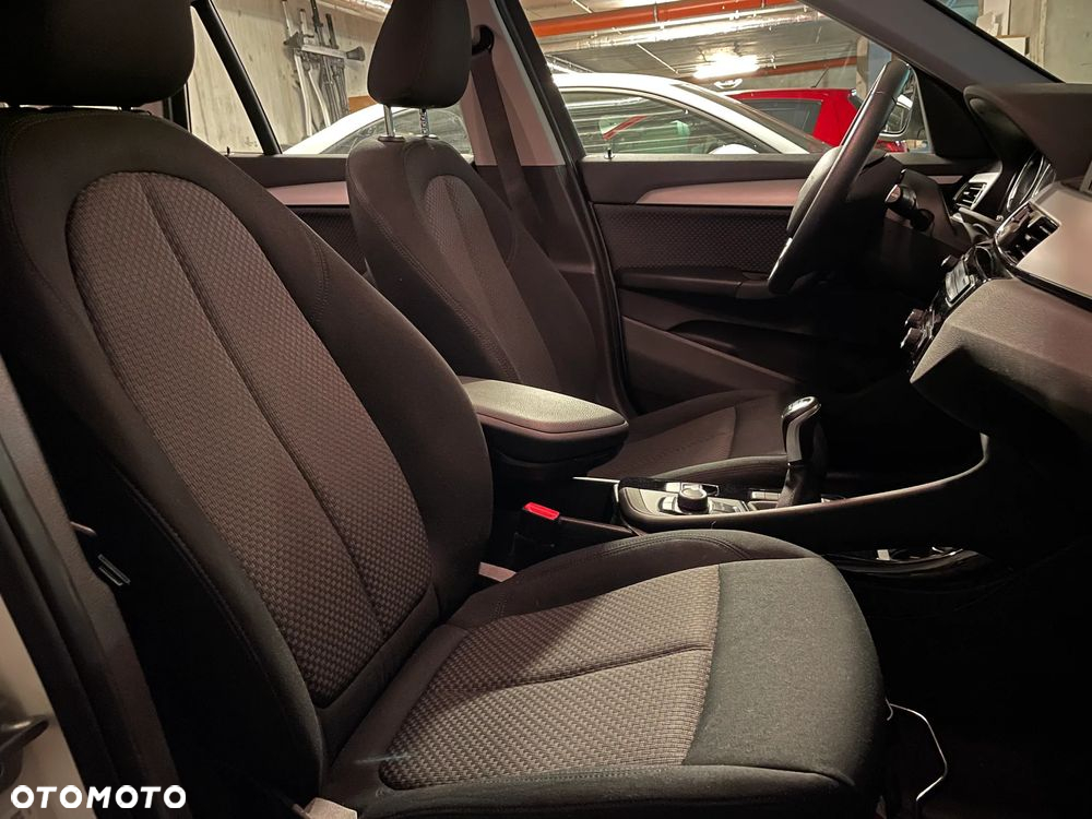 BMW X1 sDrive18i - 12