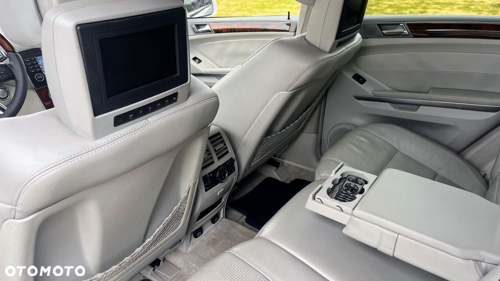 Mercedes-Benz ML 63 AMG 4-Matic - 30
