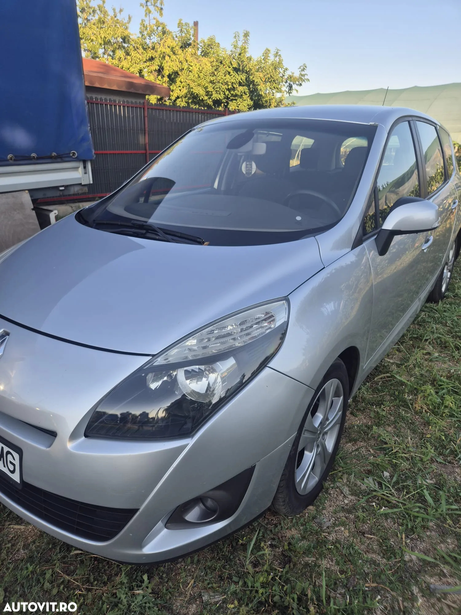 Renault Grand Scenic - 12