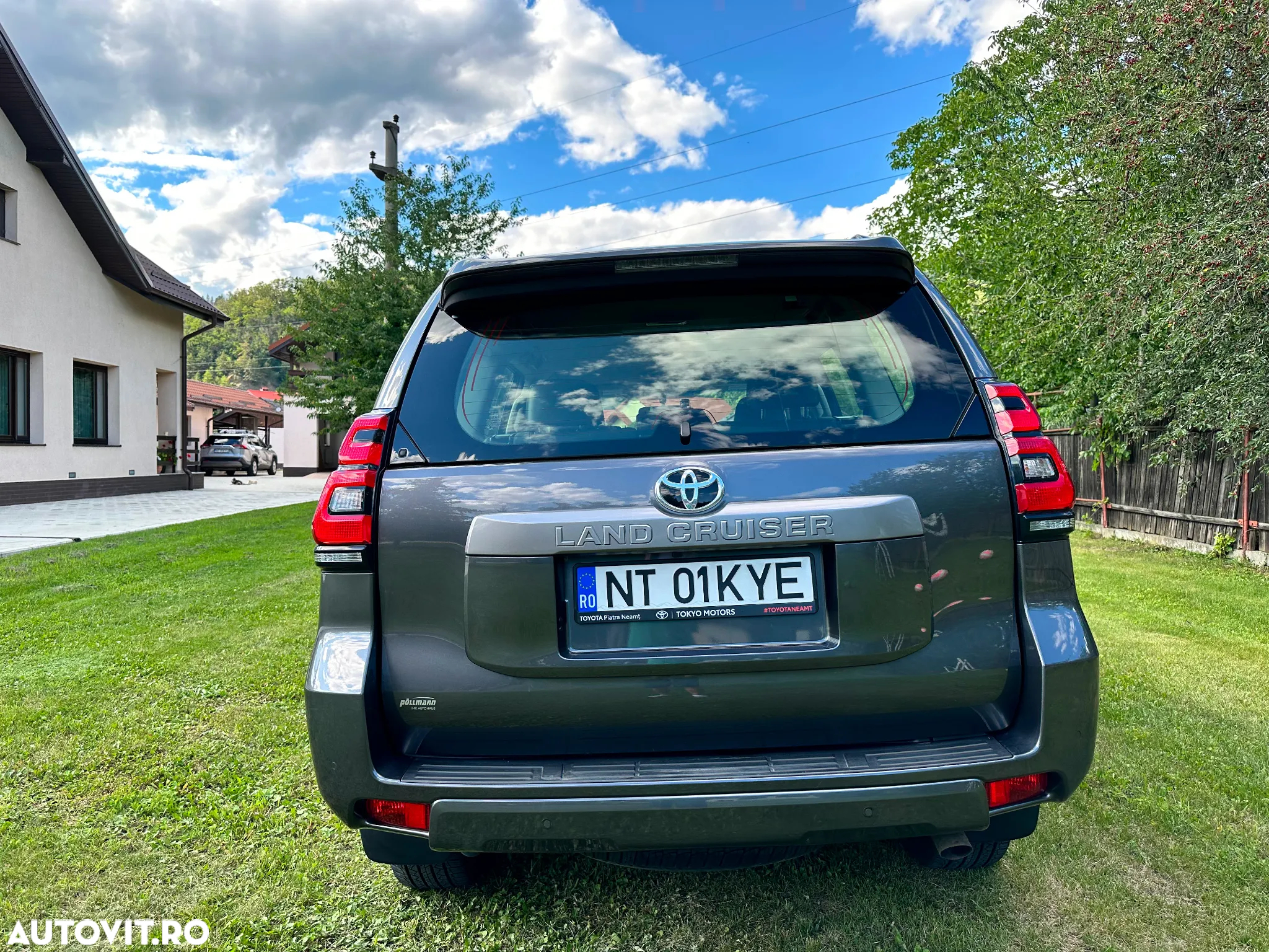 Toyota Land Cruiser - 4
