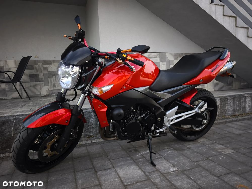 Suzuki GSR - 2