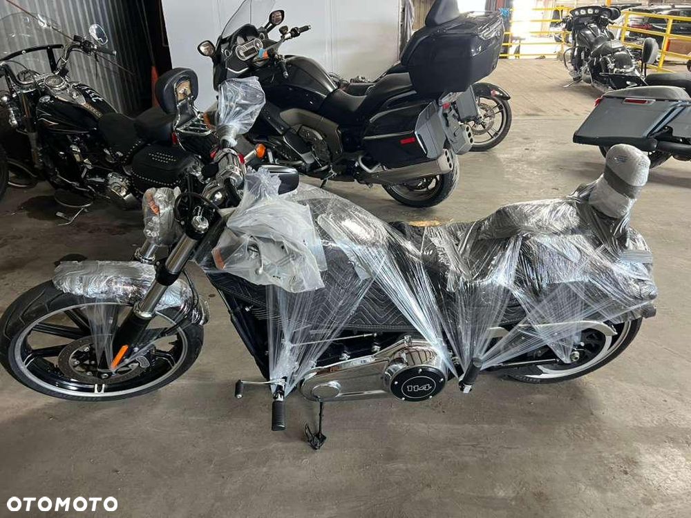 Harley-Davidson Softail Breakout - 3