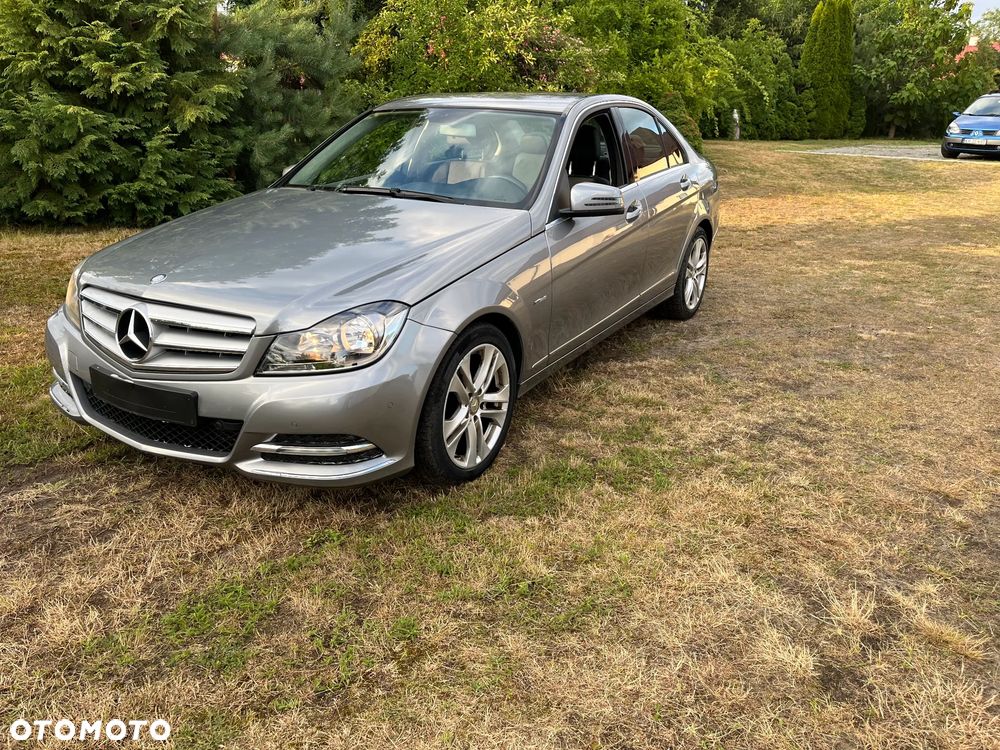 Mercedes-Benz Klasa C 180 CGI BlueEFFICIENCY Avantgarde - 4