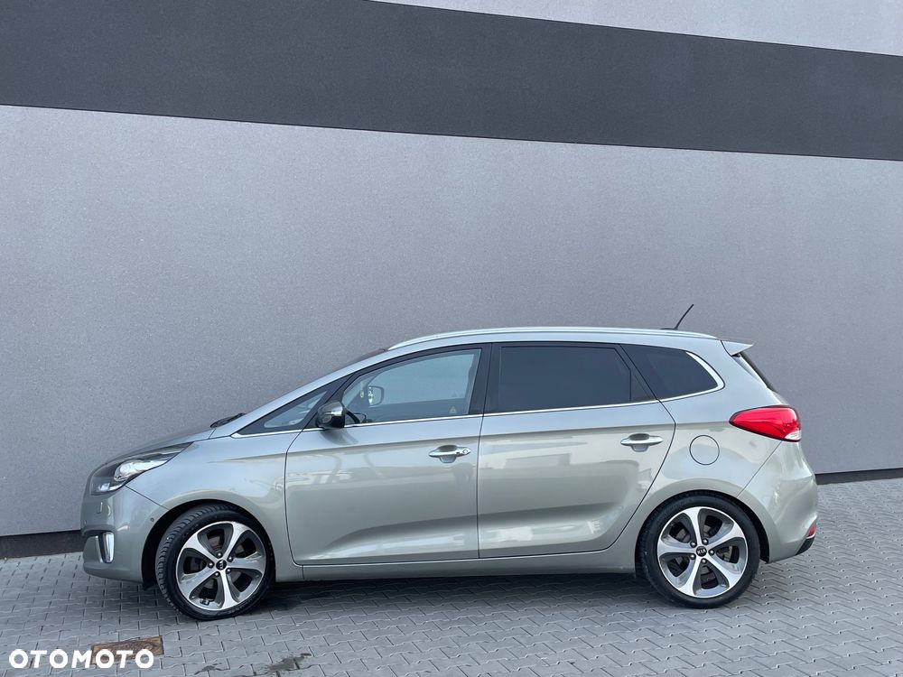 Kia Carens - 11