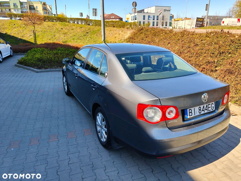 Volkswagen Jetta 1.6 TDI DPF Comfortline - 10