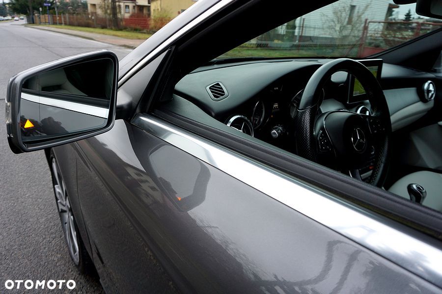 Mercedes-Benz CLA 180 Peak Edition - 9