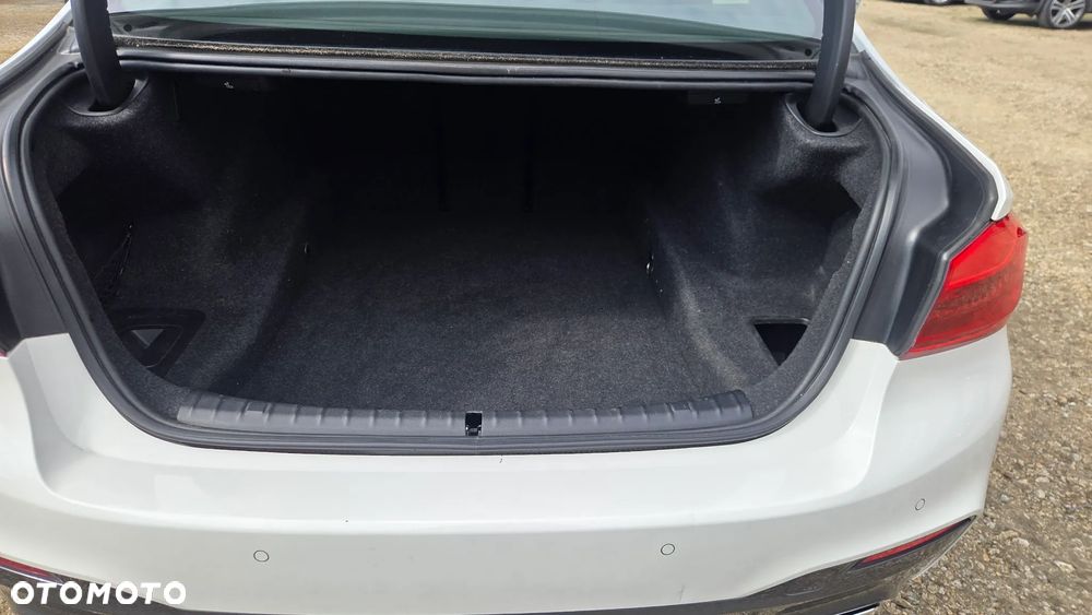 BMW Seria 5 520d xDrive M Sport sport - 27