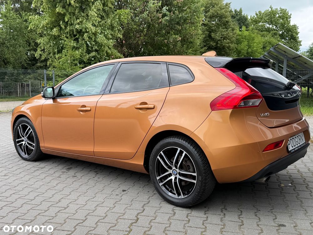 Volvo V40 T3 R Design - 5