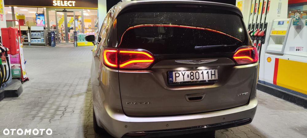 Chrysler Pacifica - 10