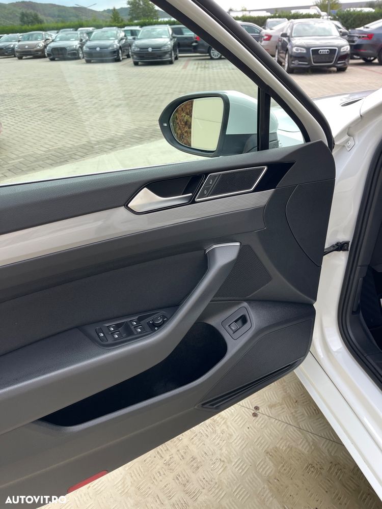 Volkswagen Passat - 30