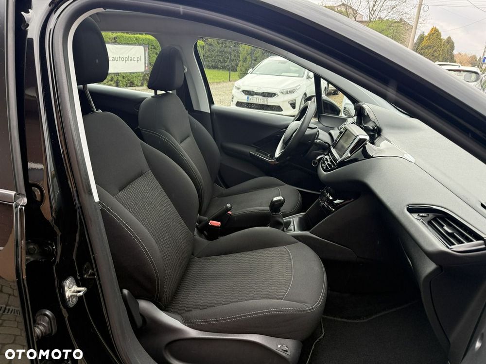 Peugeot 208 82 VTI Allure - 23