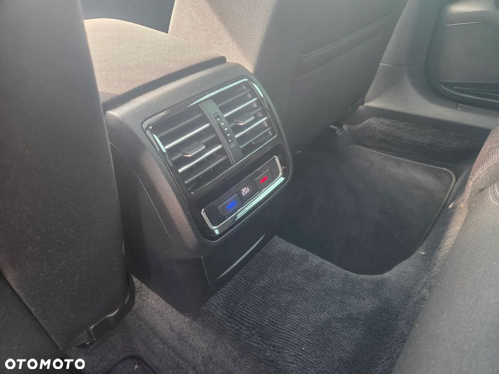 Volkswagen Passat 2.0 TDI SCR 4Mot DSG Comfortline - 11