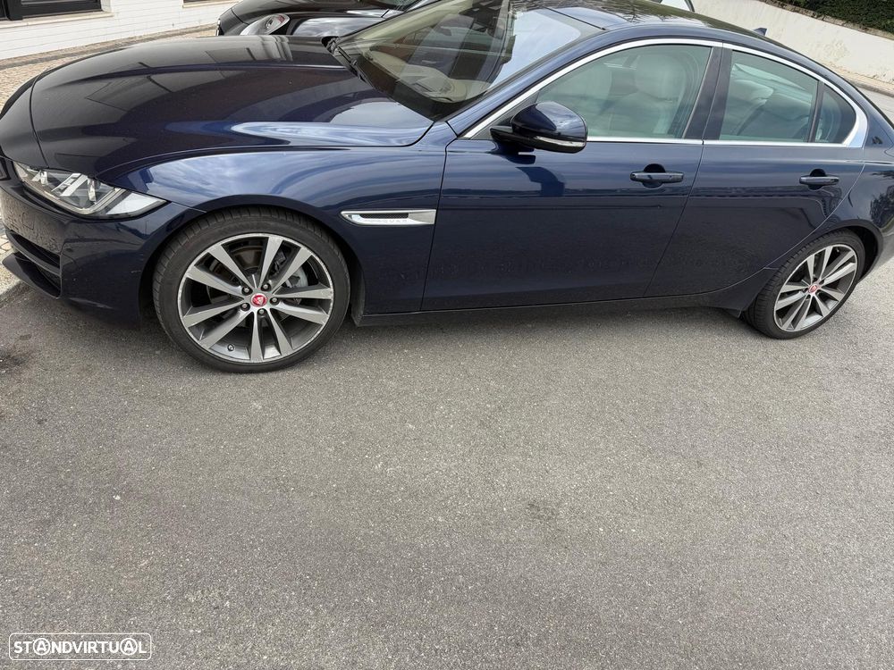 Jaguar XE 2.0 D Prestige Aut. - 2