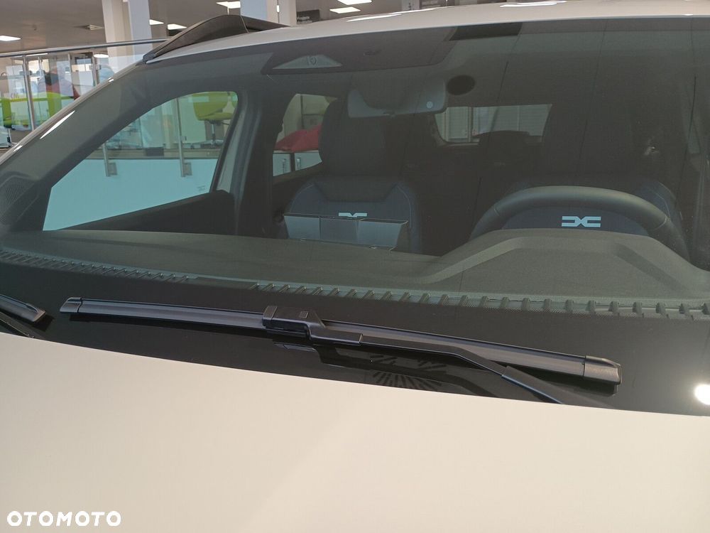 Dacia Duster 1.8 Full Hybrid 155 Journey MMT - 9