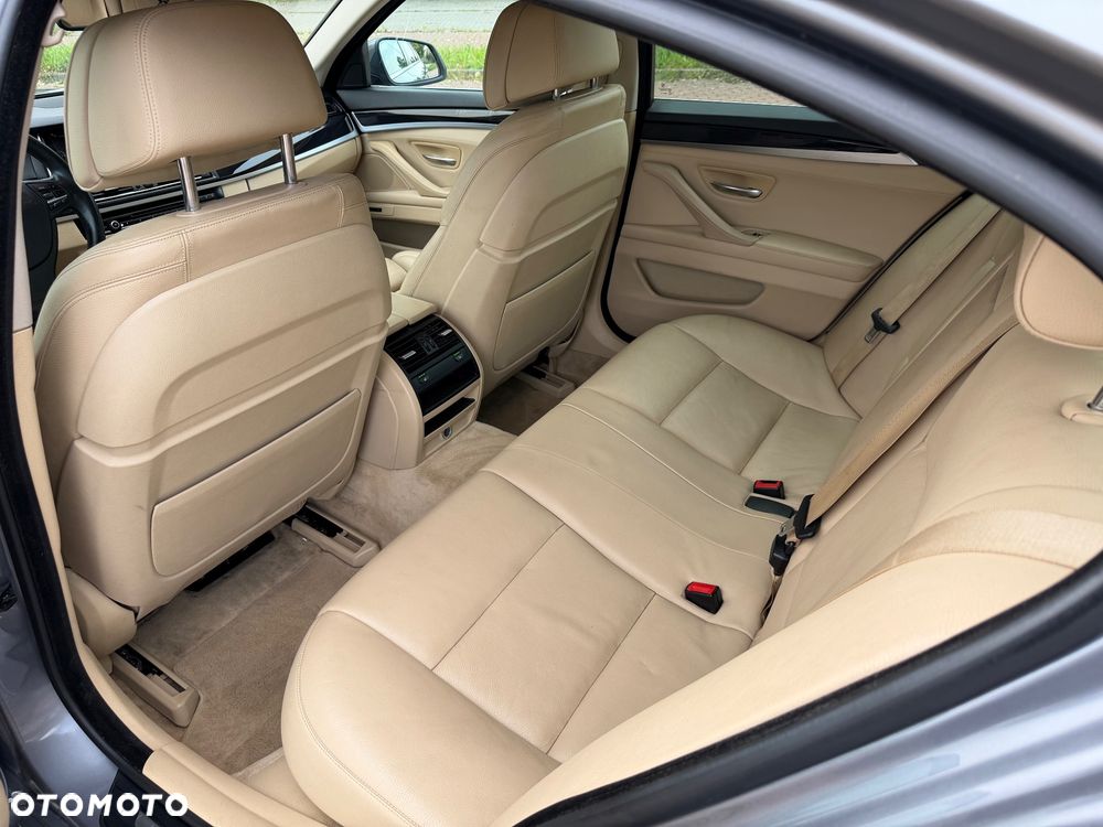 BMW Seria 5 525d xDrive - 7