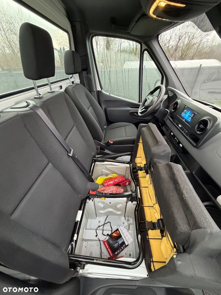 Mercedes-Benz Sprinter - 12