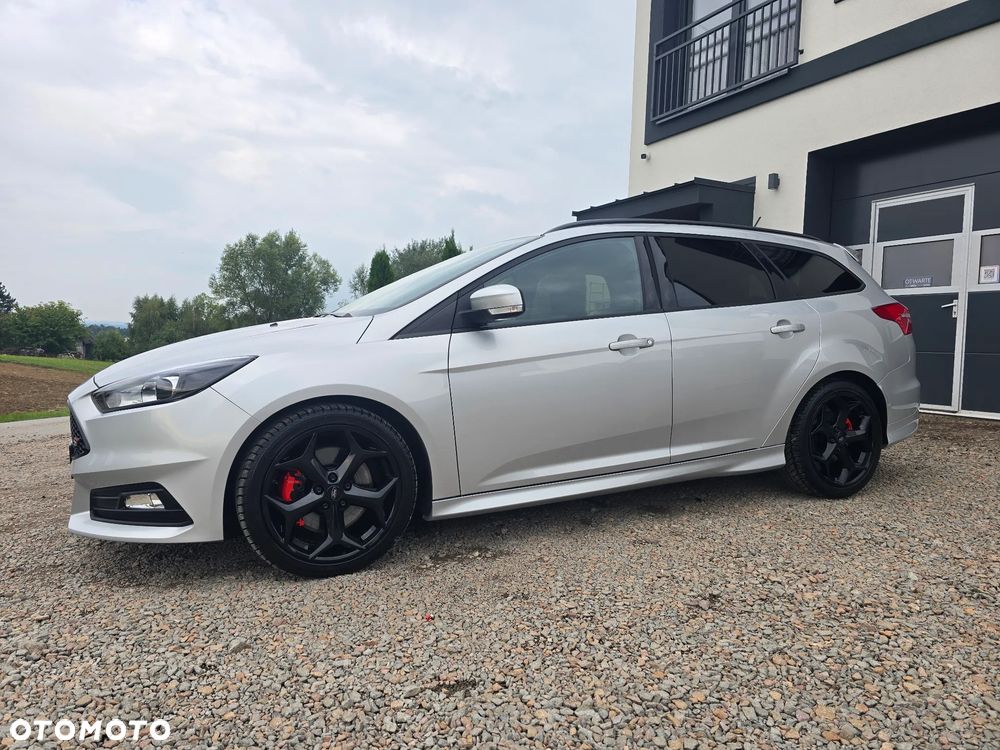 Ford Focus 2.0 EcoBoost ST mit Leder-Exclusiv-Paket - 2