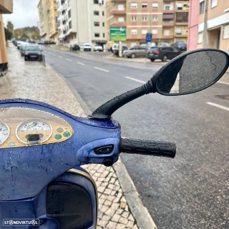 Piaggio Vespa 50 ETZ - 23