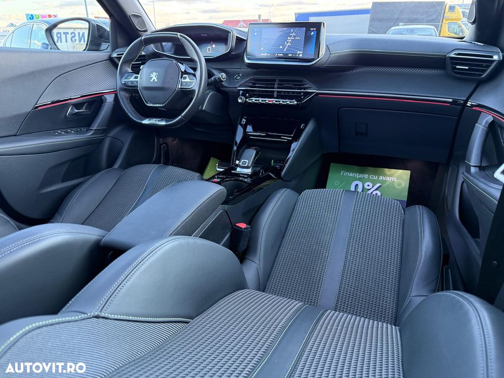 Peugeot 2008 1.2 L PureTech STT EAT8 GT Line - 23