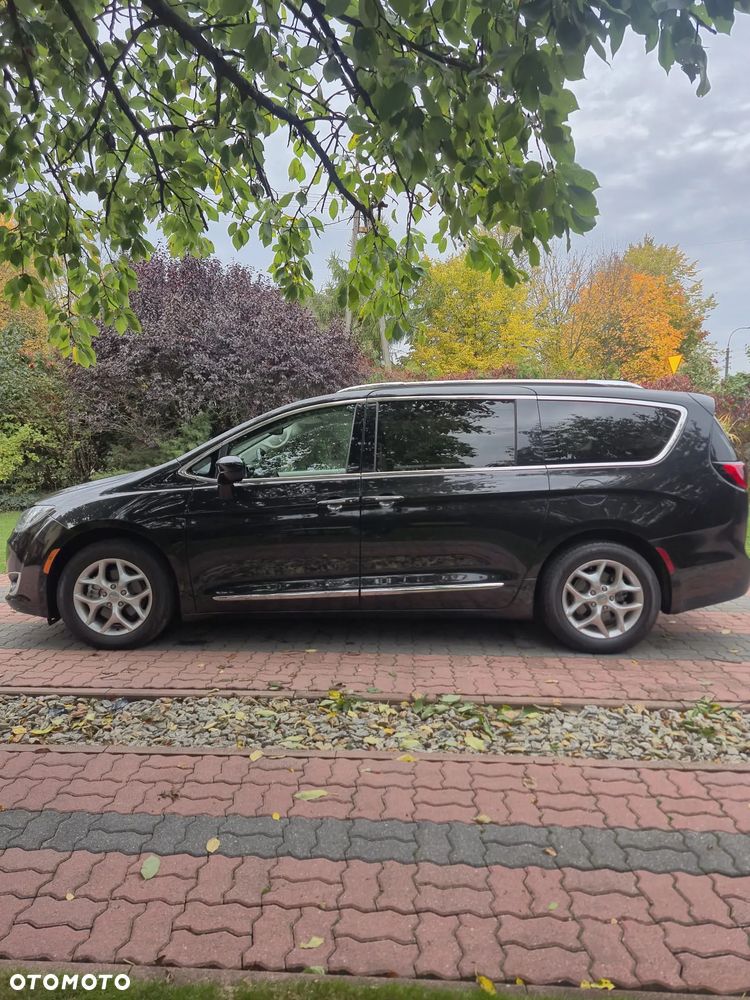 Chrysler Pacifica - 3