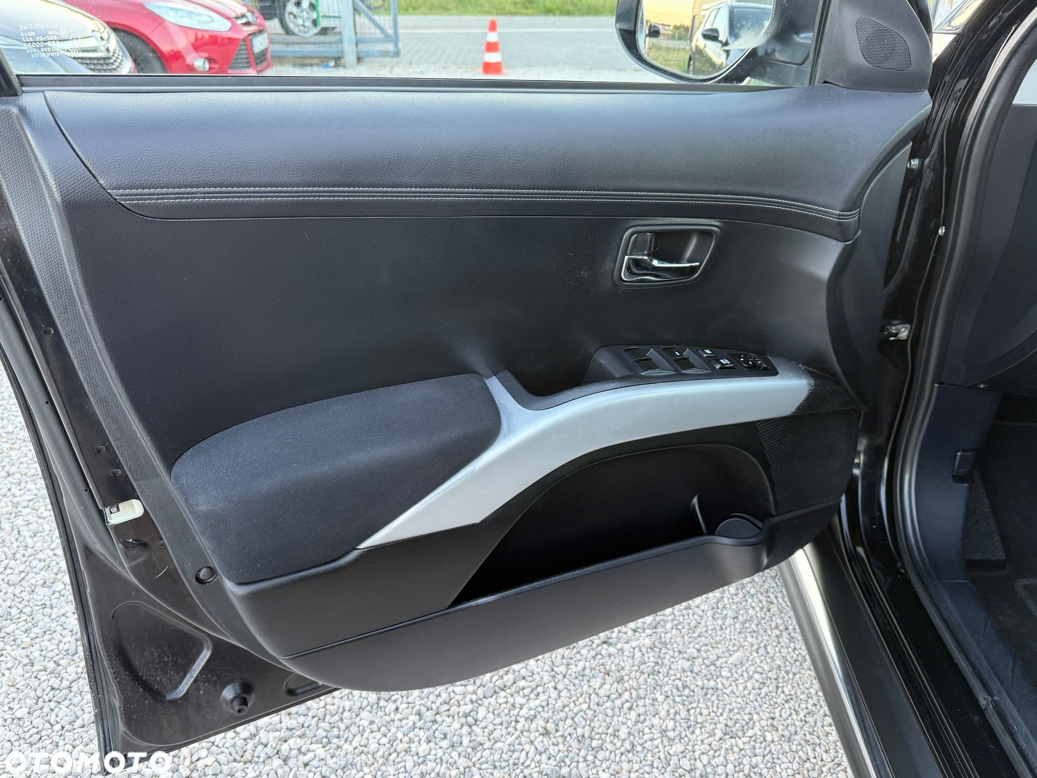 Mitsubishi Outlander 2.0 2WD CVT Invite - 19