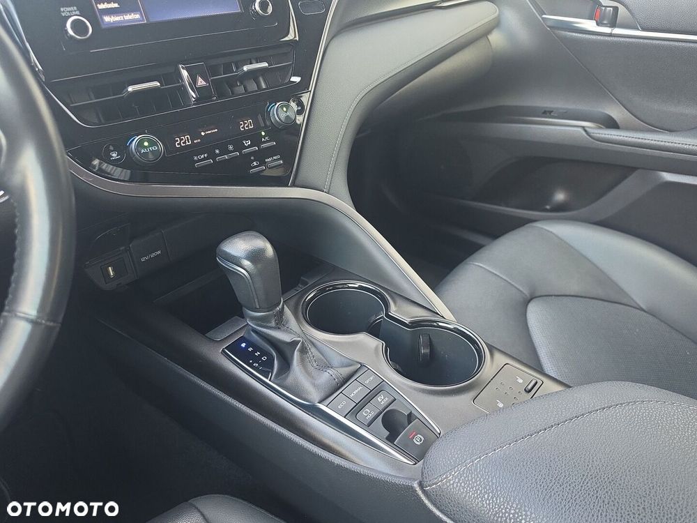 Toyota Camry - 22