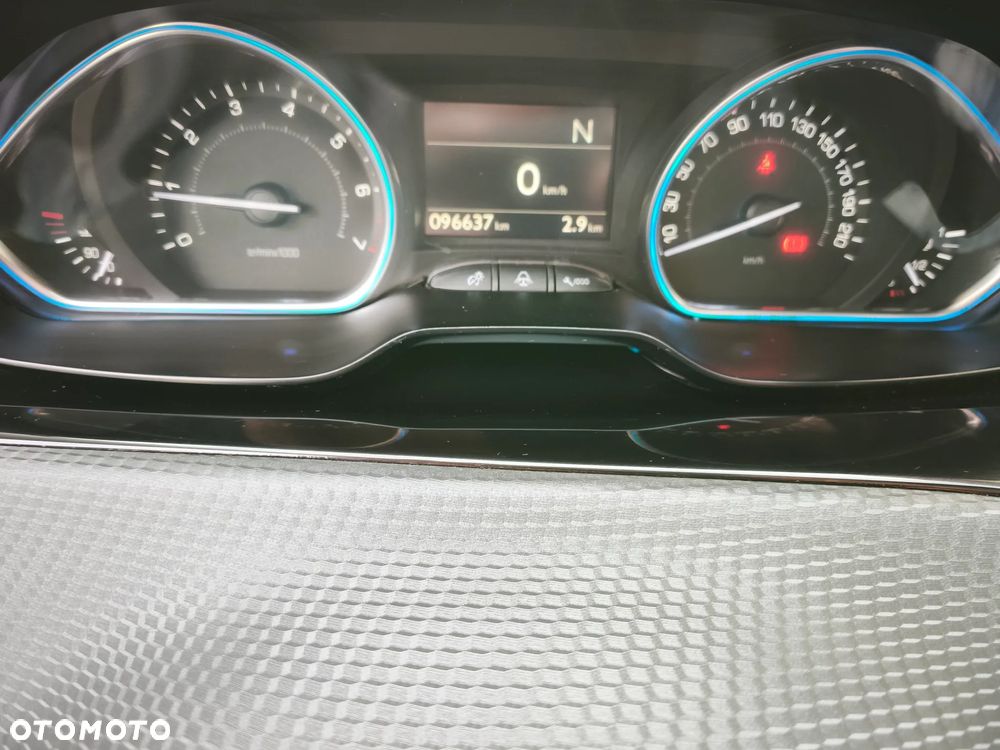 Peugeot 2008 82 e-VTI ETG5 Allure - 19