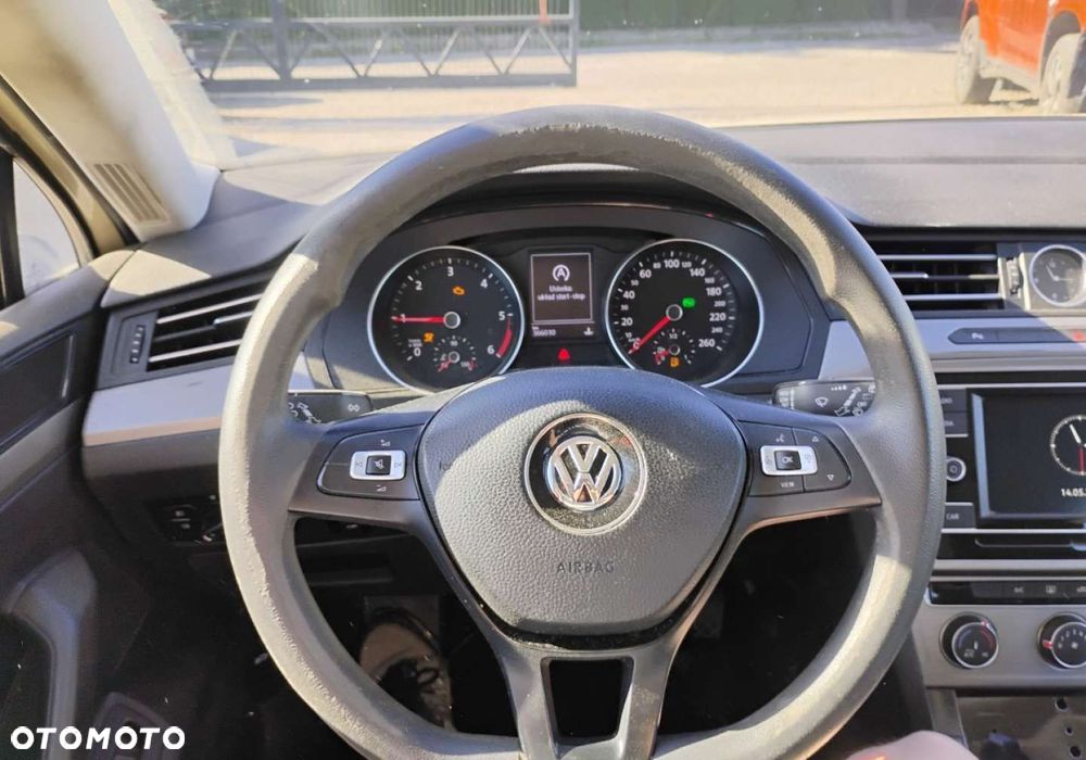 Volkswagen Passat - 12