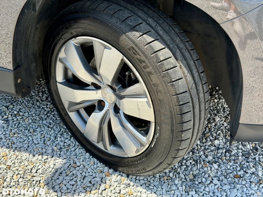Peugeot 2008 1.2 Pure Tech Style S&S - 32