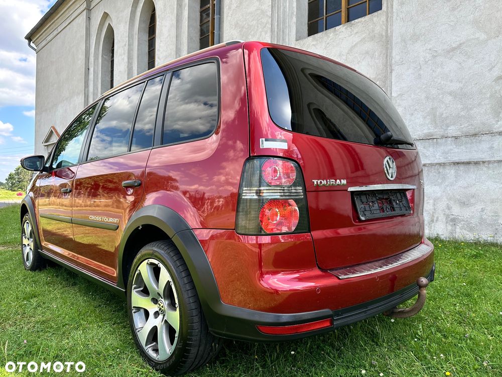 Volkswagen Touran 1.4 TSI DSG Cross - 4