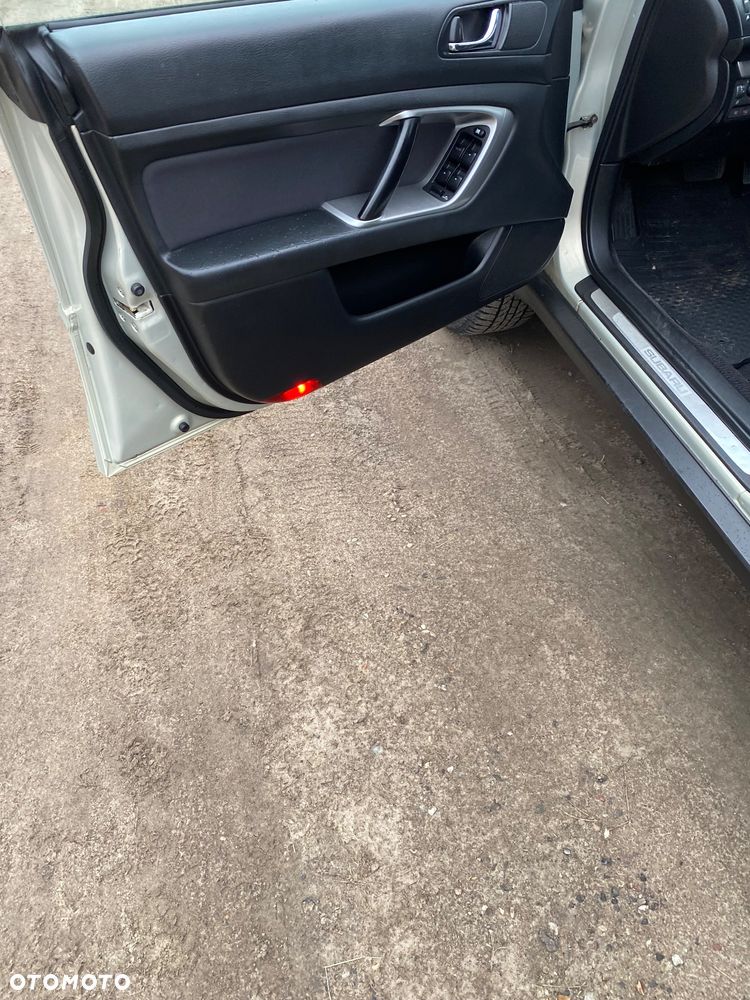 Subaru Outback 3.0RE 000 - 27