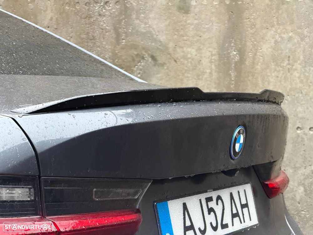 BMW 330 e Pack Desportivo M Auto - 9