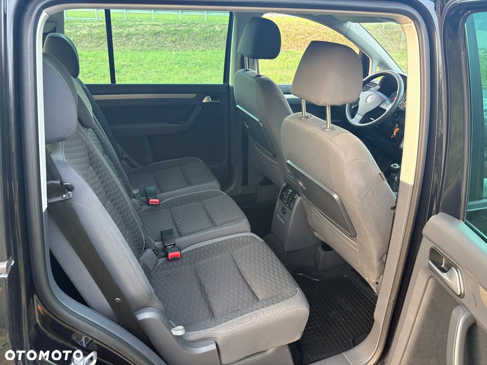 Volkswagen Touran - 31