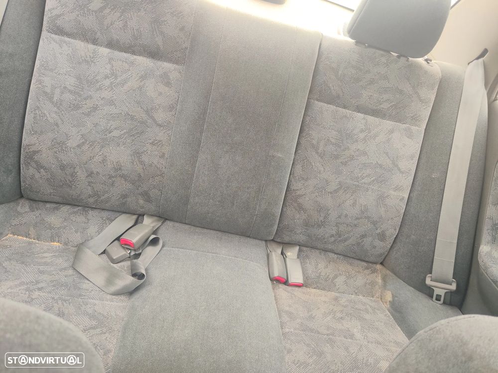 Mitsubishi Lancer 1.3 GLX - 10